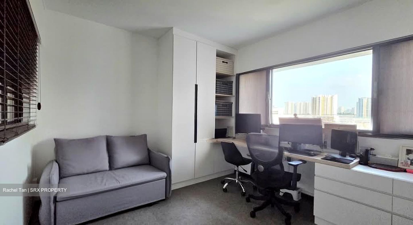 Blk 330 Bukit Batok Street 33 (Bukit Batok), HDB Executive #558405091